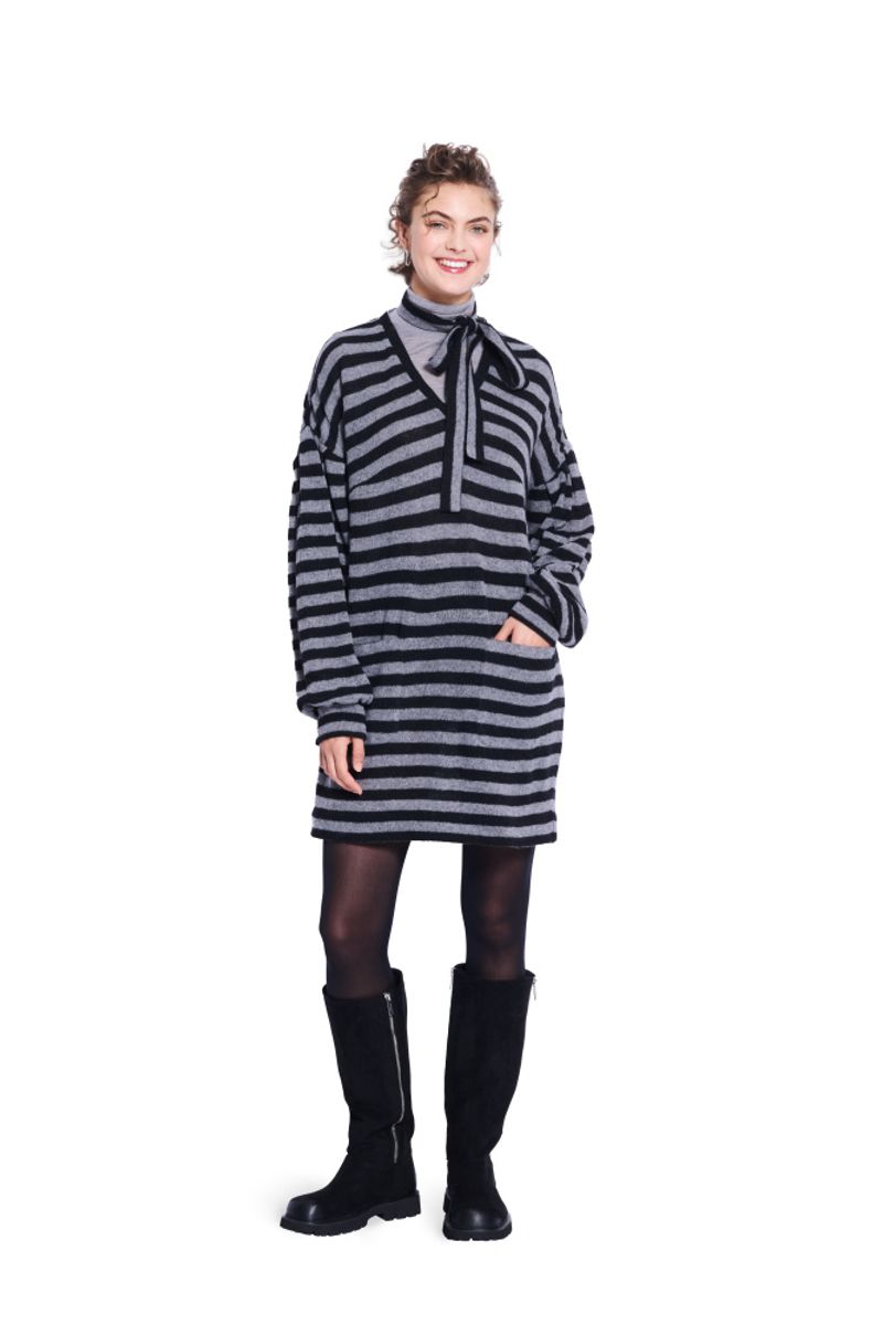 5627 - Burda - genser & kjole