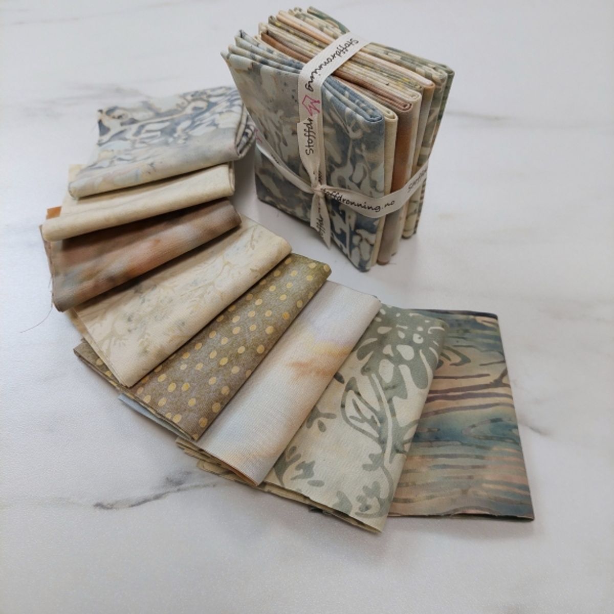 Happy Minis - batikk, sandstorm