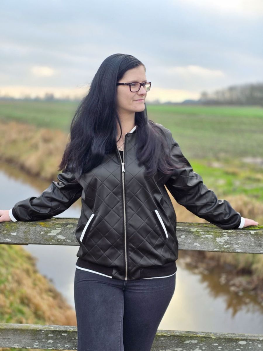 Imitert skinn - ruter, sort - myk